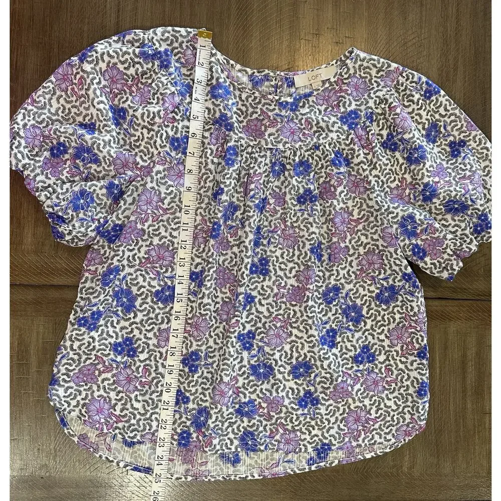 LOFT Purple Floral Print Shirred Yoke Top Puff Sleeve Lightweight Size Small EUC